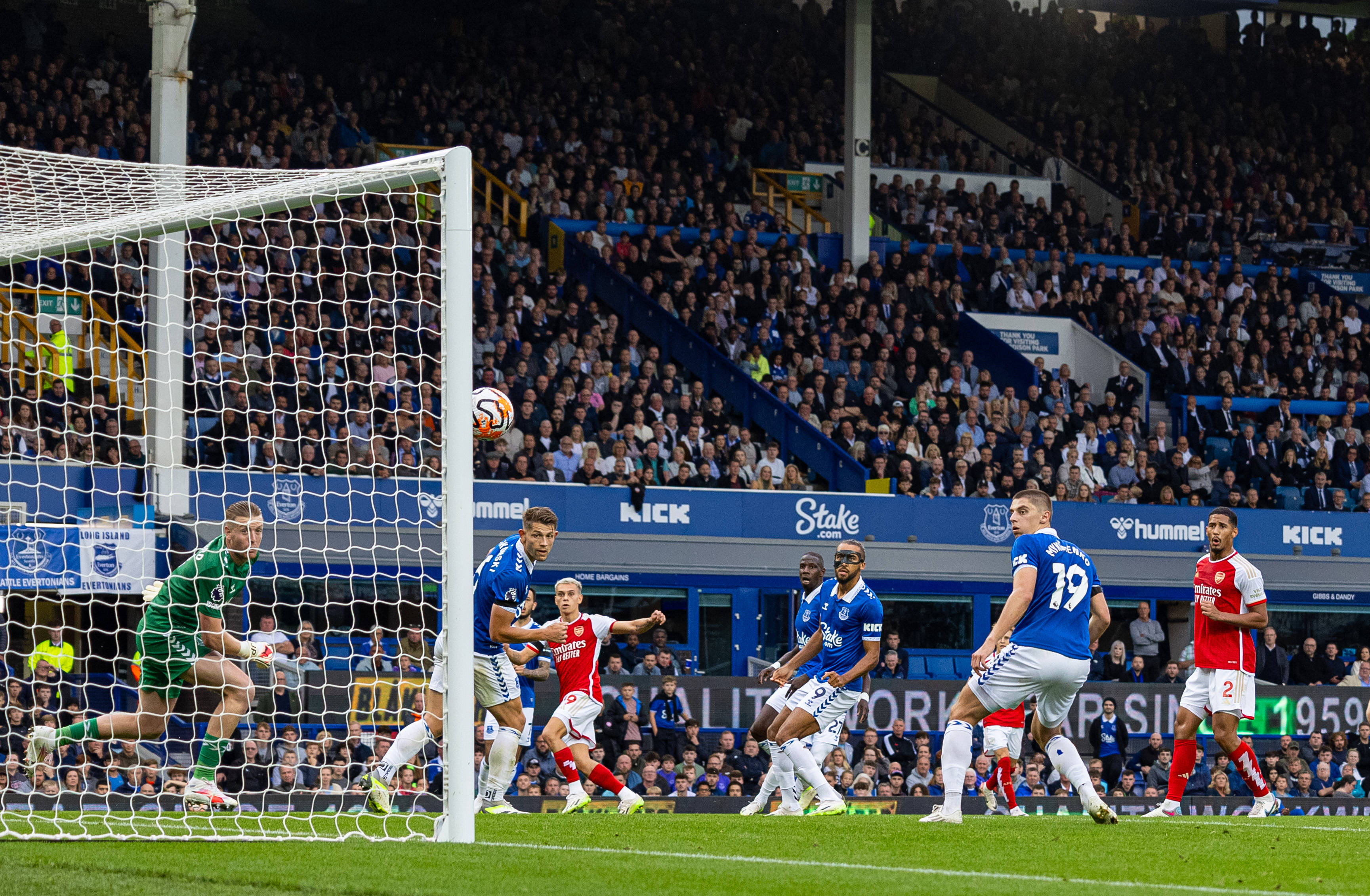 阿森纳主场战平狼队，难分胜负