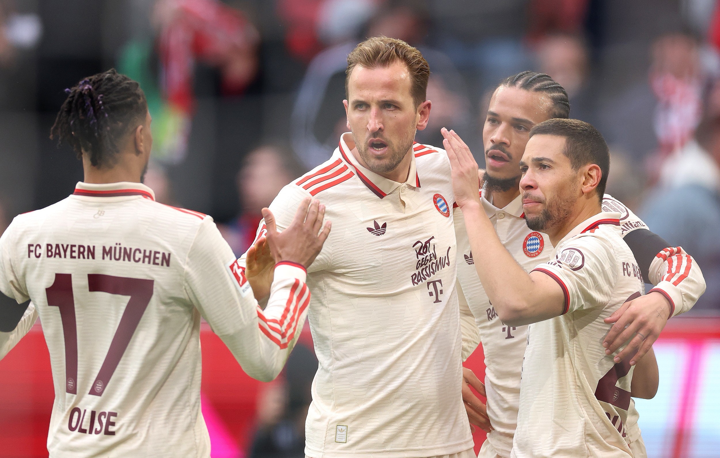 包含拜仁慕尼黑勇夺关键三分，跻身前列的词条