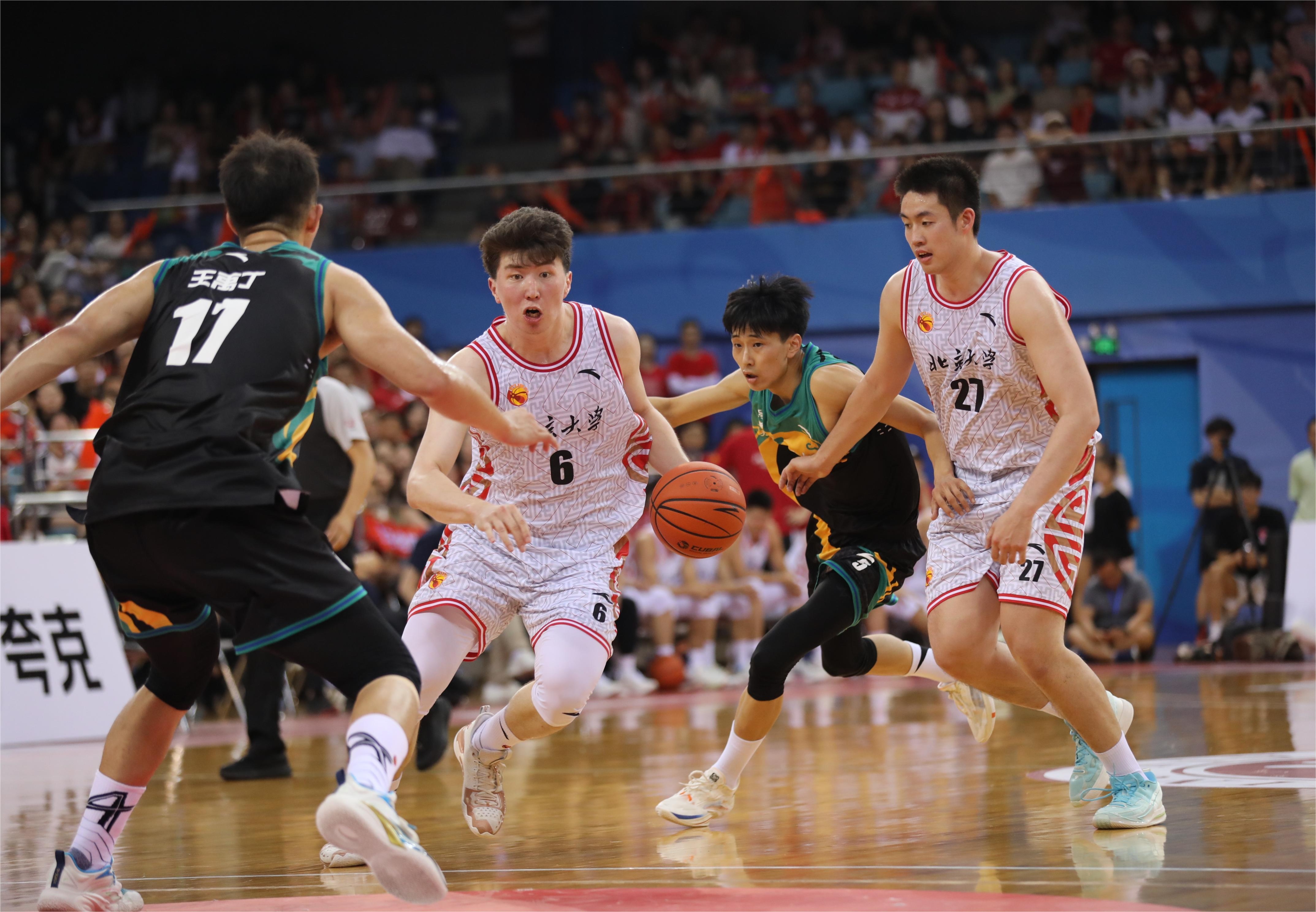 各路高手同赛场，中国职业篮球联赛精彩争霸的简单介绍