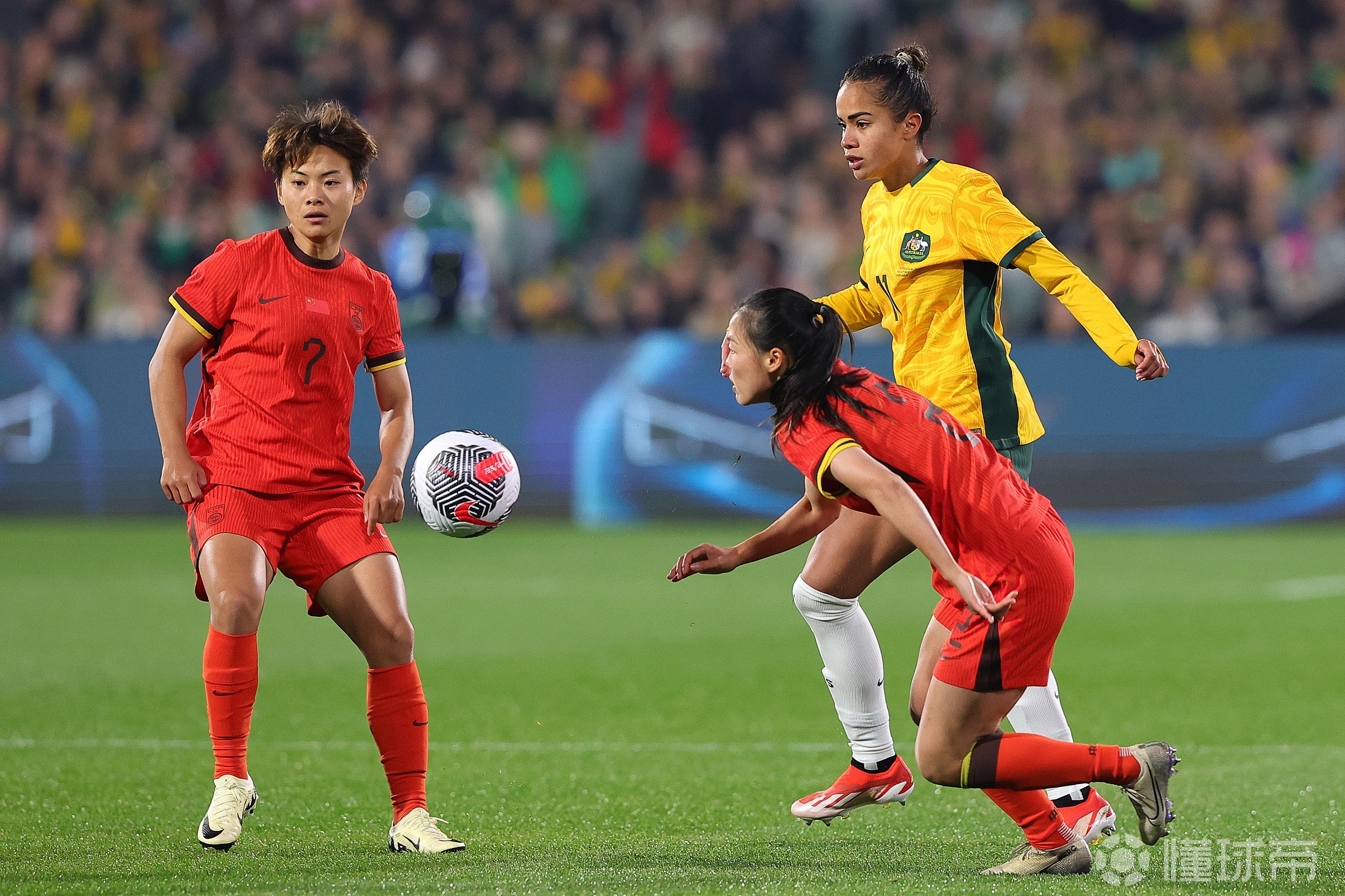 关于精彩绝伦的女足对抗，赛场激情迸发的信息