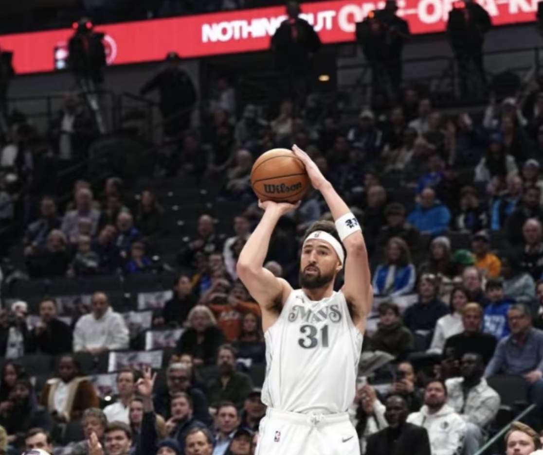 包含湖人爆冷落败独行侠，客场不敌对手发挥的词条