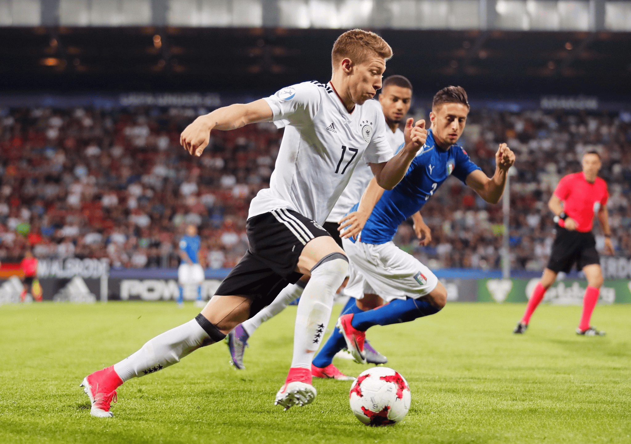 捷克在欧国联比赛中全力一战