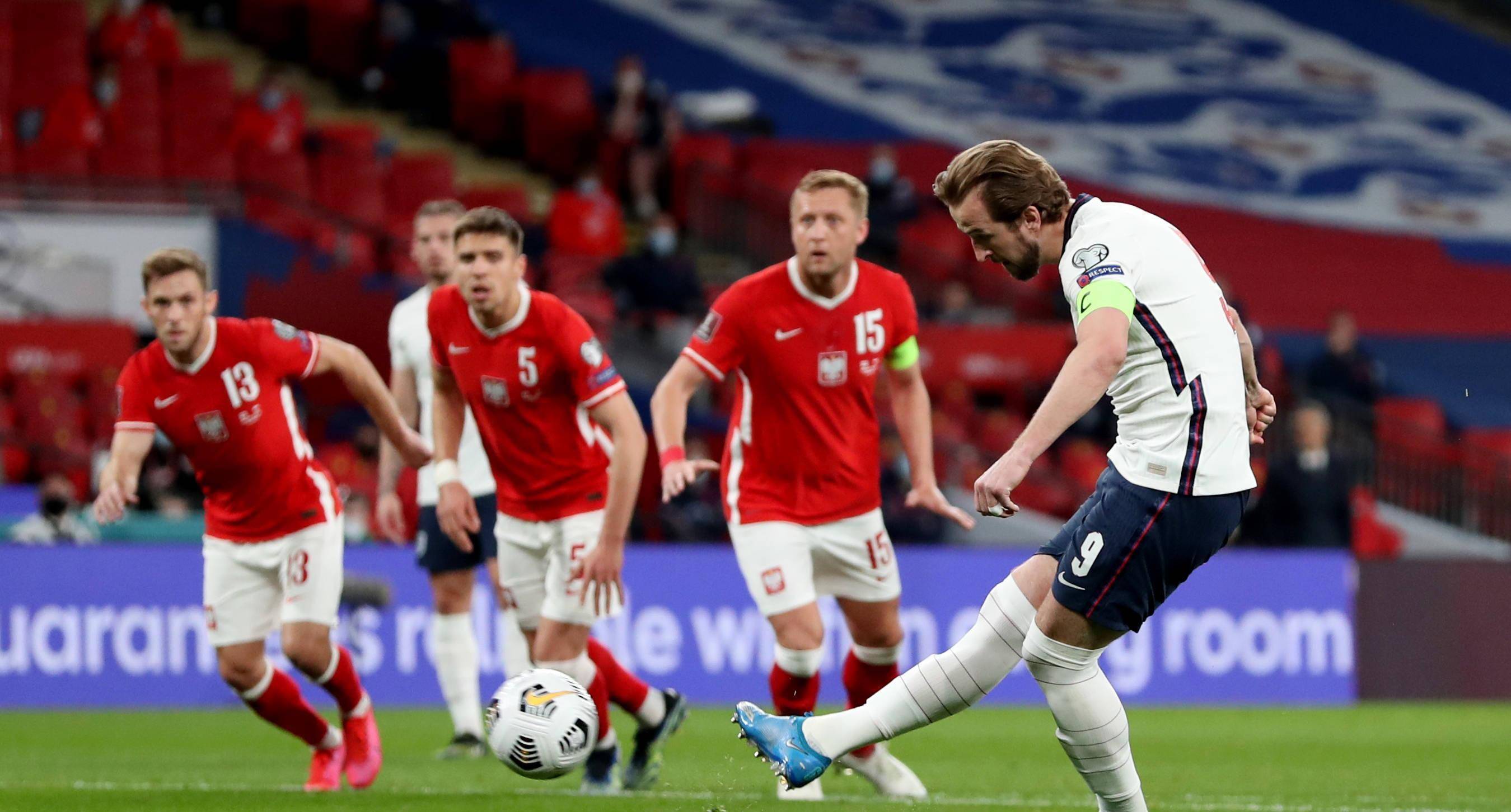 英格兰前锋在俱乐部赛中表现出色