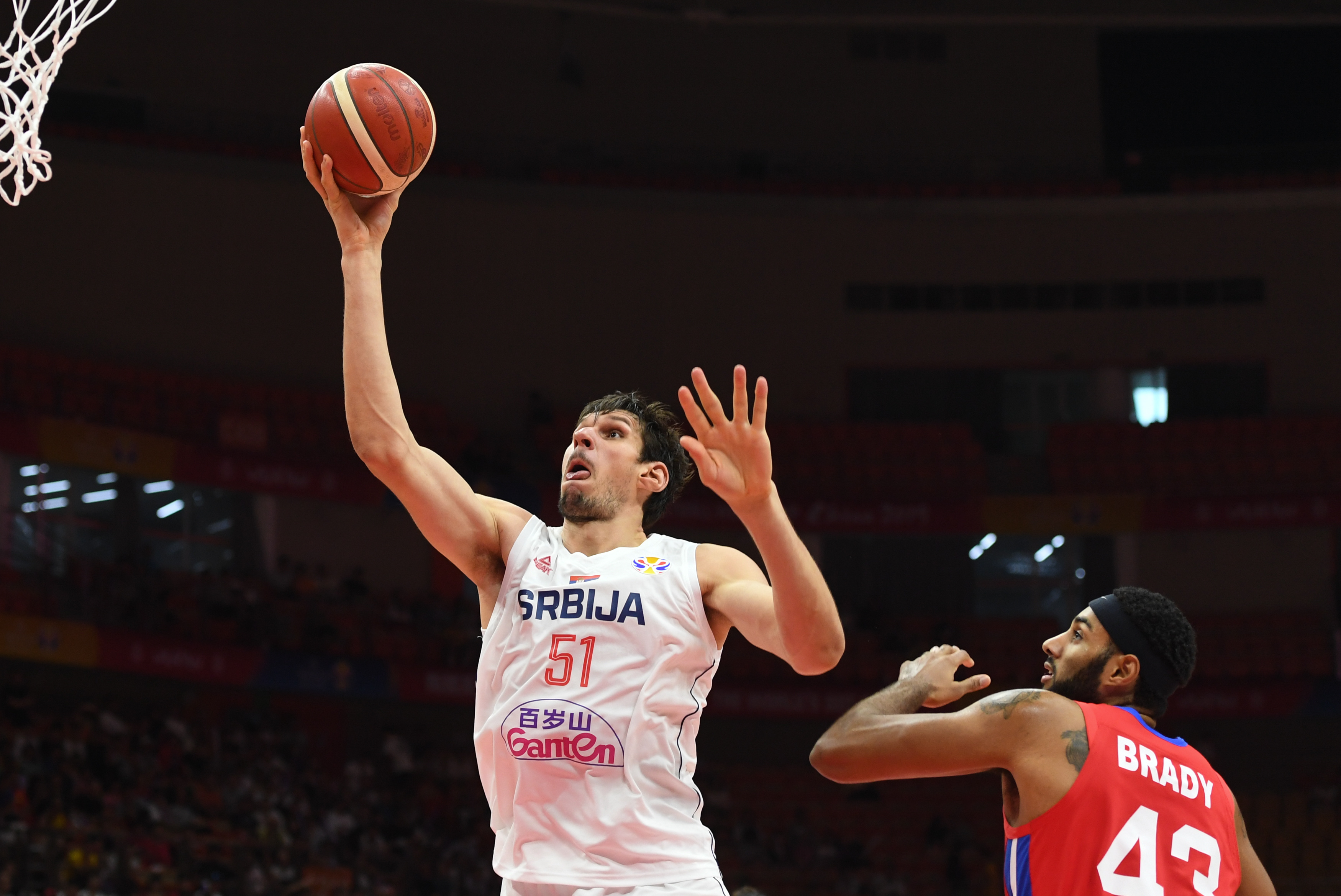 塞尔维亚击败法国获得篮球胜利