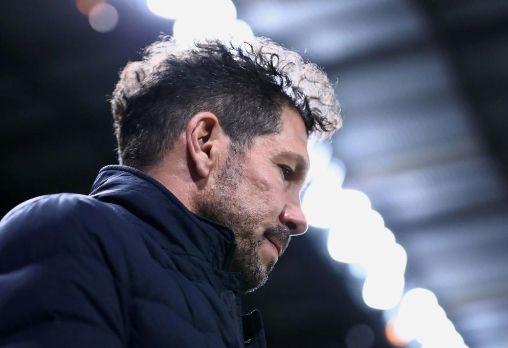 aoa体育官网-豪门对决再现经典，谁主沉浮耐人寻味